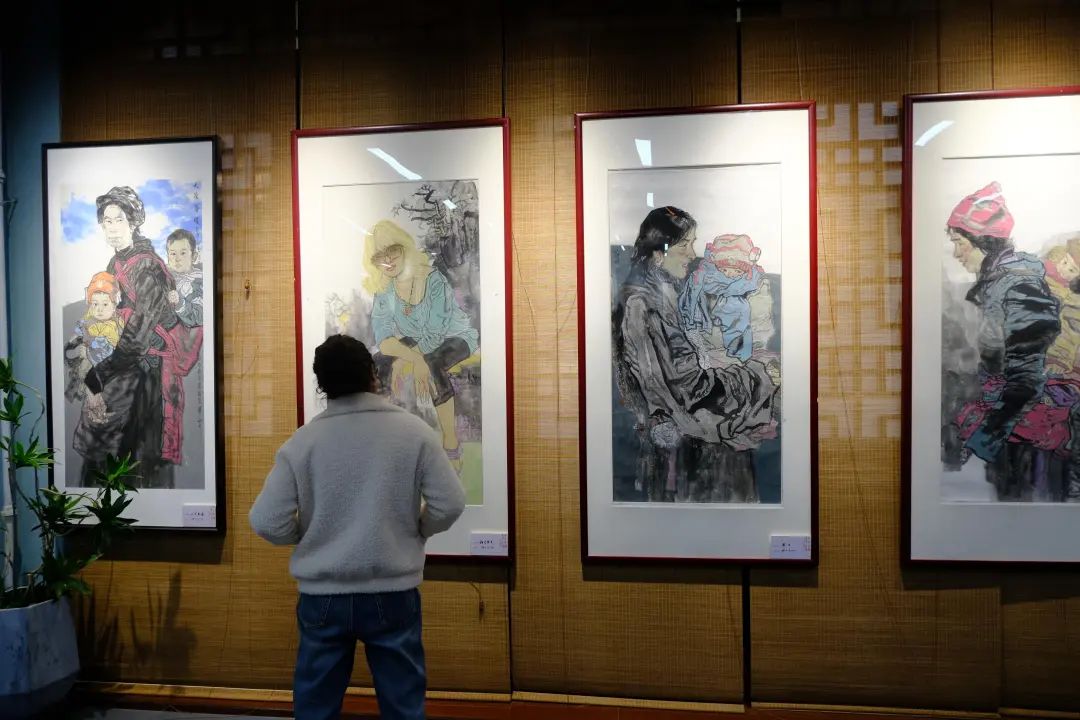 “山青花燃 墨彩金声——贾发军中国画精品展”昨日在郑州开幕