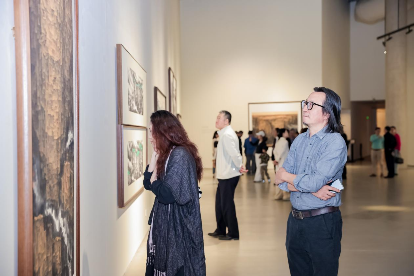 “天地大美 山川无极——旷小津艺术作品展”昨日在深圳雅昌艺术中心开幕