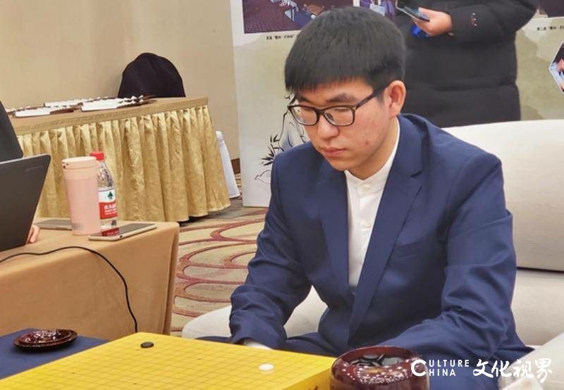 全国围棋锦标赛激战正酣，鲁军伊凌涛周子弈均获三连胜