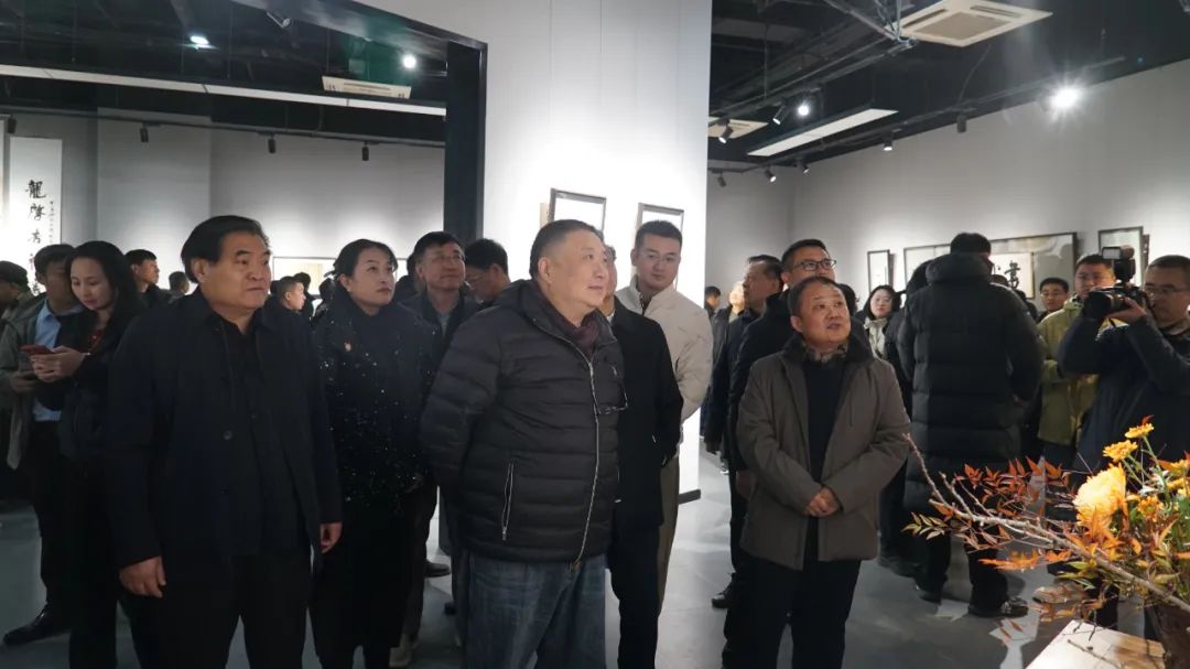 “宋词高地 古韵书怀——逄春伟书苏轼密州词作作品捐赠展”昨日在潍坊开幕