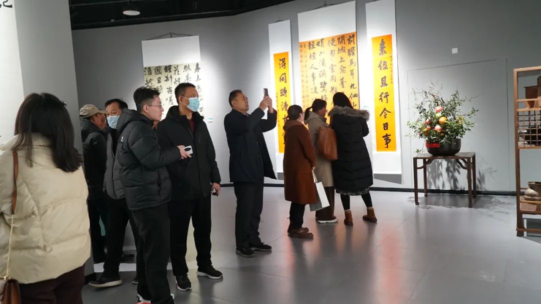 “宋词高地 古韵书怀——逄春伟书苏轼密州词作作品捐赠展”昨日在潍坊开幕