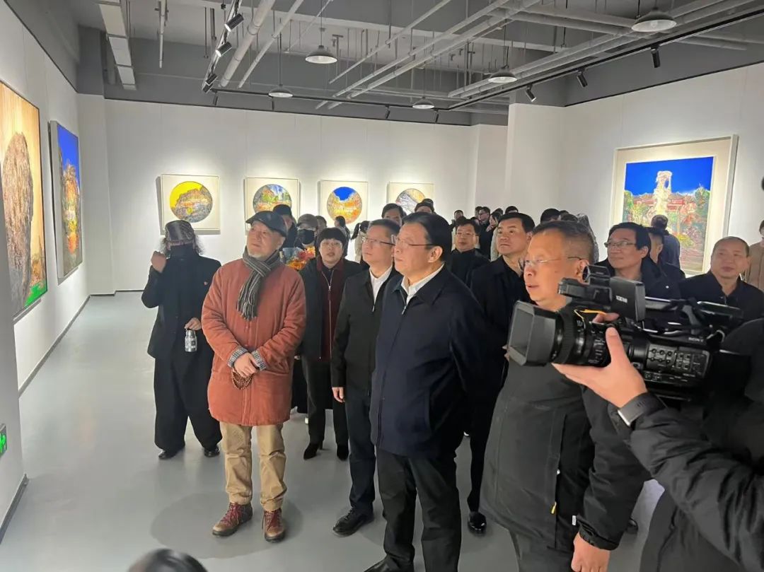 【70油画公社】“移山——孟新宇作品展”在河南商丘开幕，展期至明年2月20日