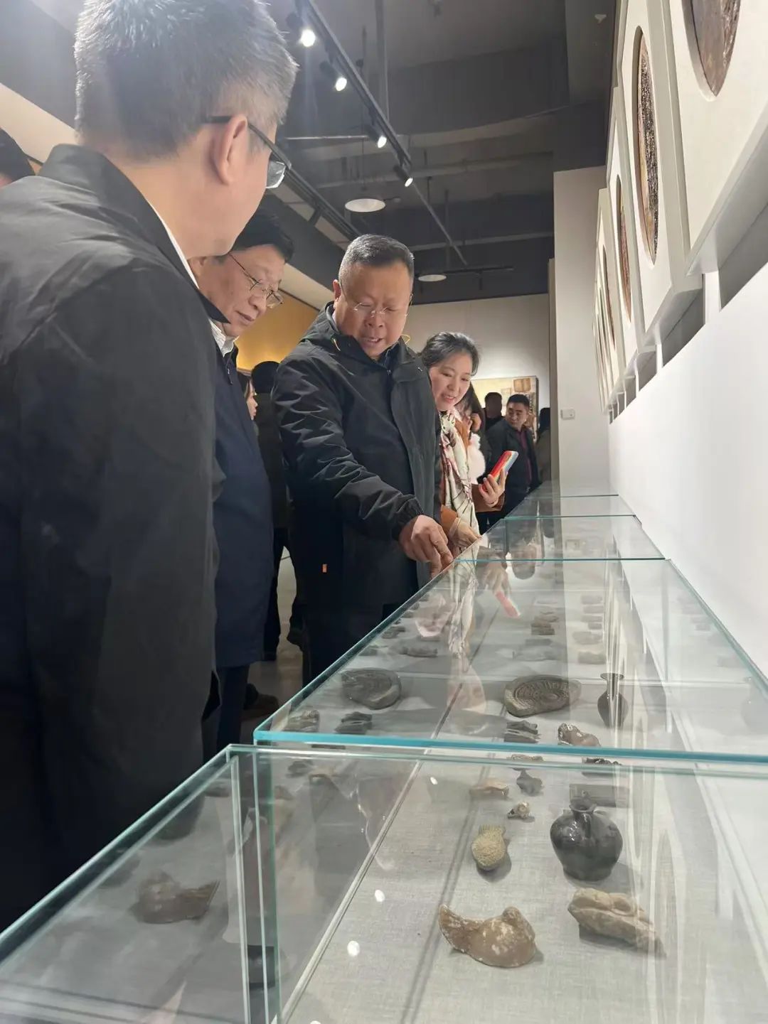 【70油画公社】“移山——孟新宇作品展”在河南商丘开幕，展期至明年2月20日