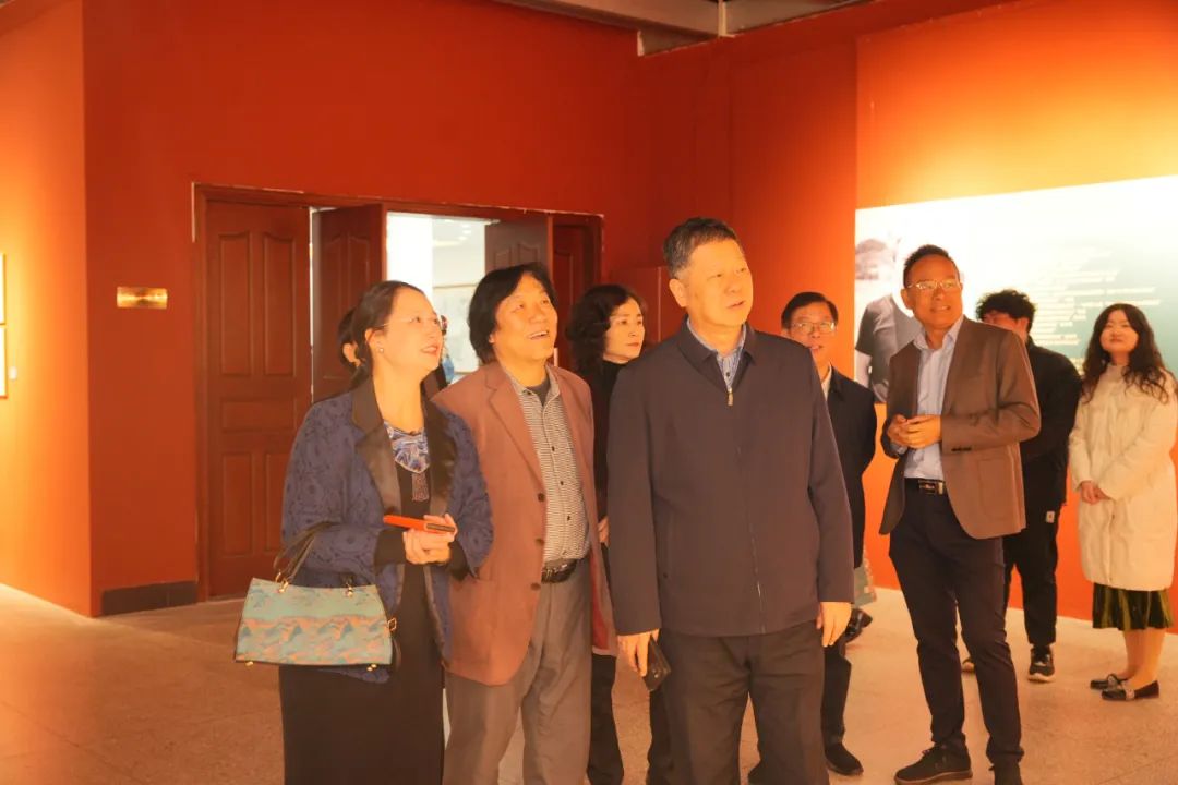 “八闽物华——邓伯元中国画作品汇报展”在福建省画院开幕，展期至12月18日