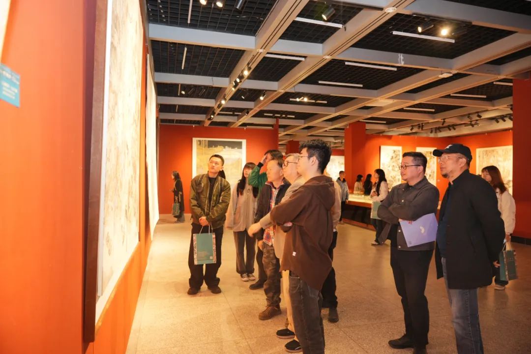 “八闽物华——邓伯元中国画作品汇报展”在福建省画院开幕，展期至12月18日