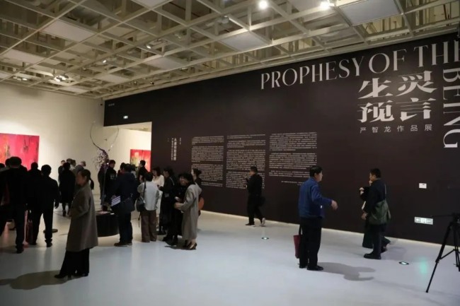 展览回顾丨走进“生灵预言——严智龙作品展”，探究“物”与“意识”交织的未知世界