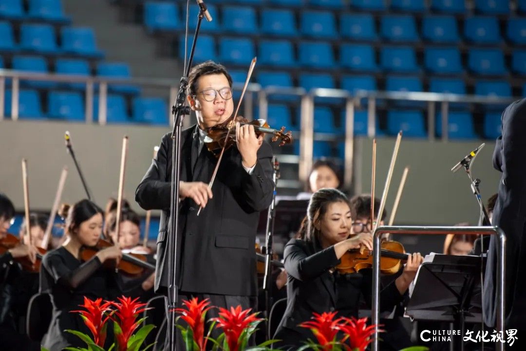 用音符点燃这个冬季的温暖——中国石油大学举办2025新年交响音乐会