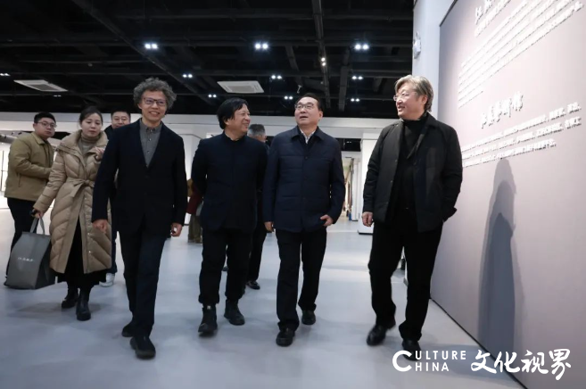 “与时舒卷——徐惠泉作品展”在江苏艺术馆开幕，展期至2025年1月5日