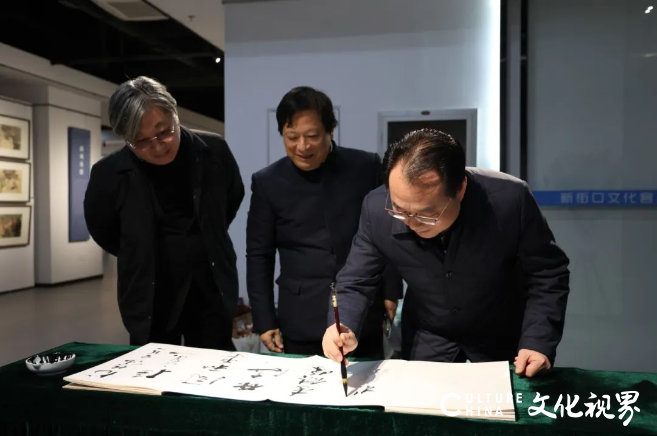 “与时舒卷——徐惠泉作品展”在江苏艺术馆开幕，展期至2025年1月5日