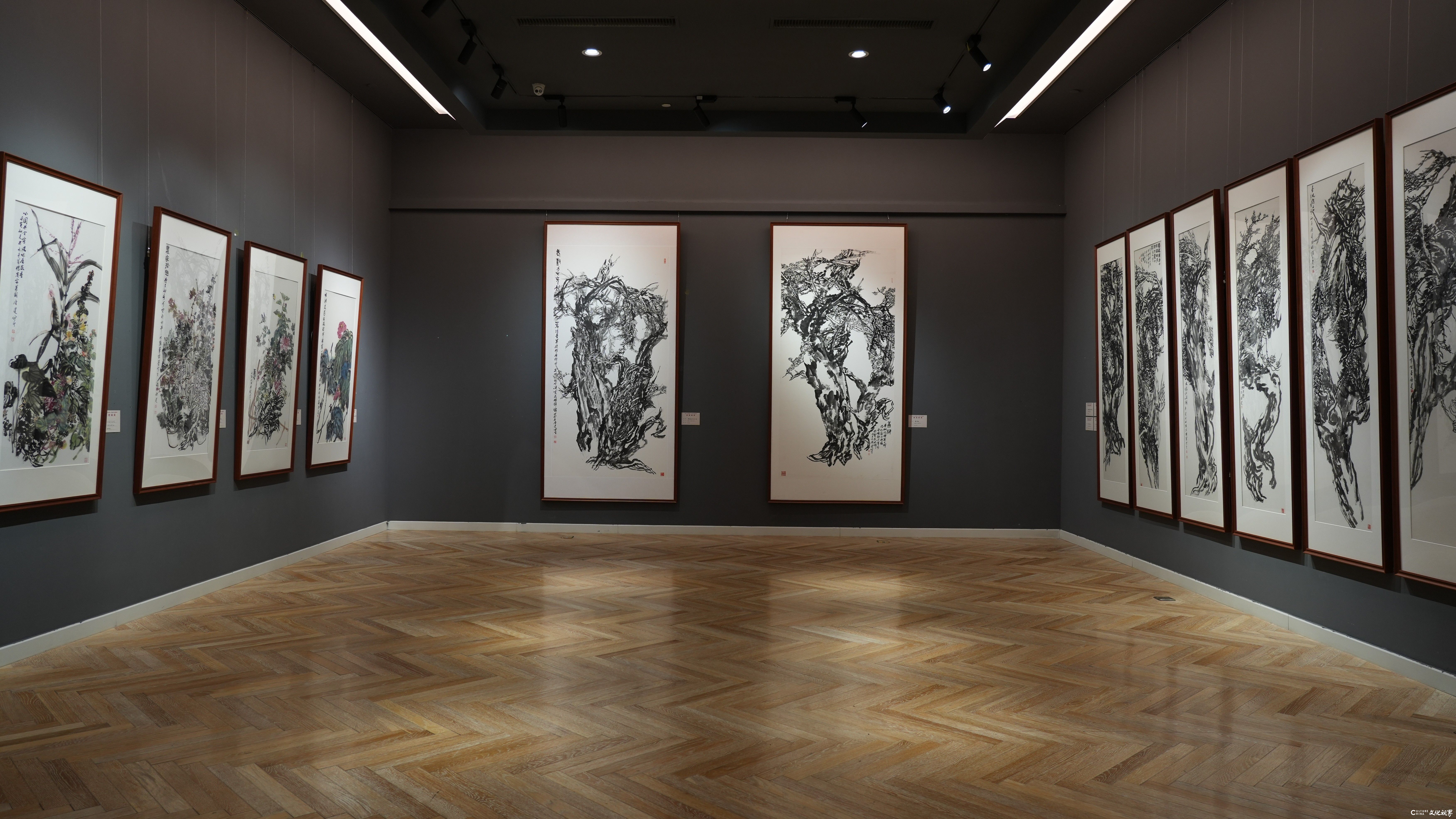 春节好眼福 | “不要人夸好颜色 只留清气满乾坤——唐建画展”昨日在潍坊市美术馆开幕