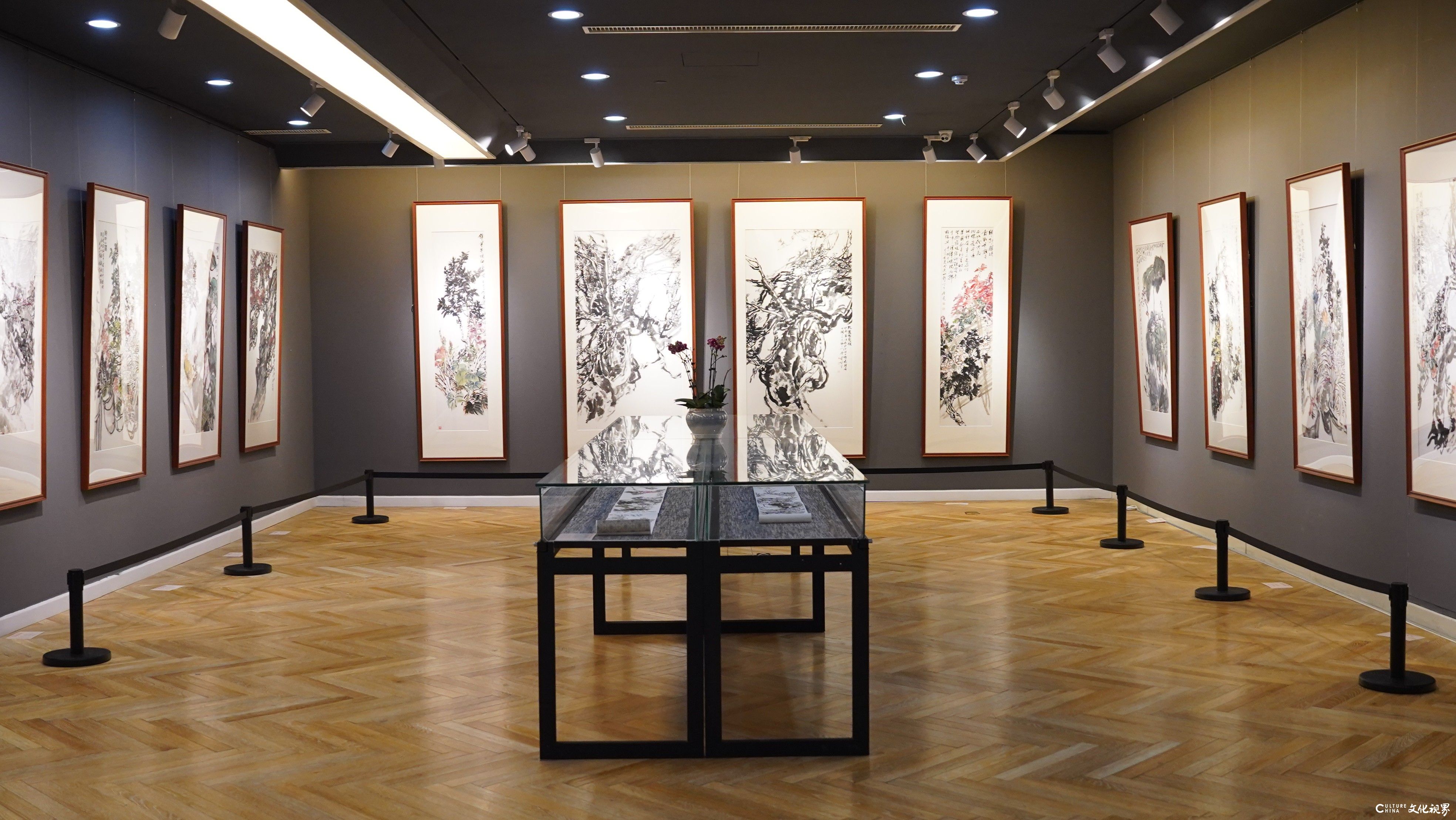 春节好眼福 | “不要人夸好颜色 只留清气满乾坤——唐建画展”昨日在潍坊市美术馆开幕