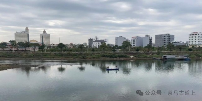 跟随舒建新走进口岸之城广西东兴，感受中越边境贸易的繁荣景象