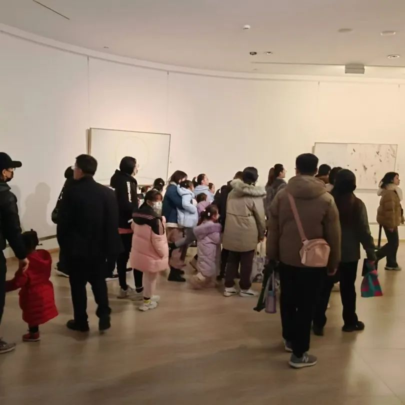 网红打卡丨东西两大展馆 释放全城活力——第三届济南国际双年展串联起整个城市的激情与氛围