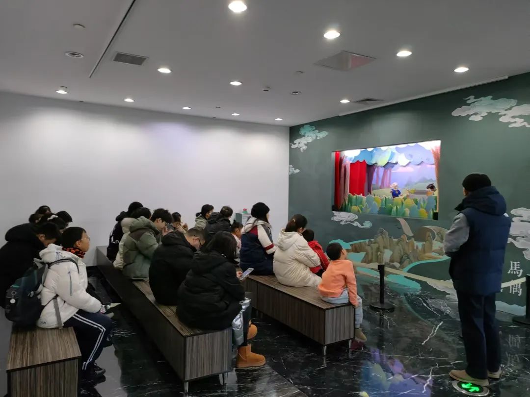 网红打卡丨东西两大展馆 释放全城活力——第三届济南国际双年展串联起整个城市的激情与氛围