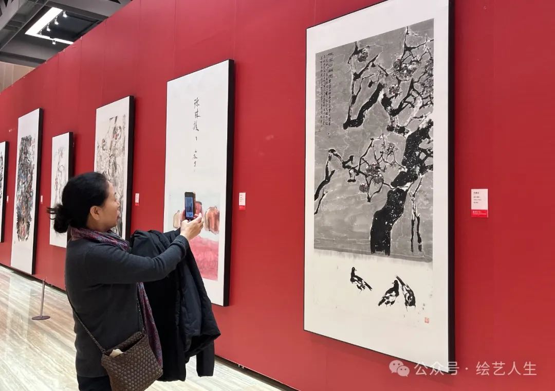 孔维克《傲雪榴园》参加全国“榴实正红”美术作品邀请展，广受关注