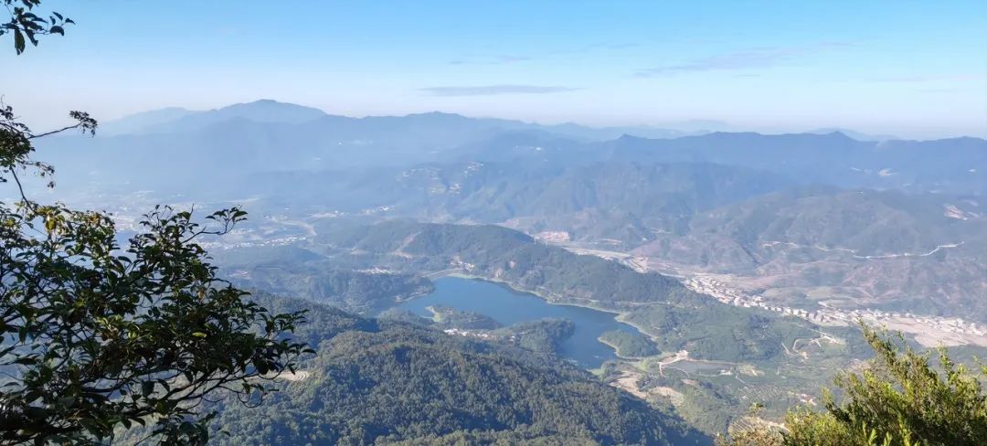 曾先国·漳州平和写生丨白云扶我穿霞过，水浸云山入井池