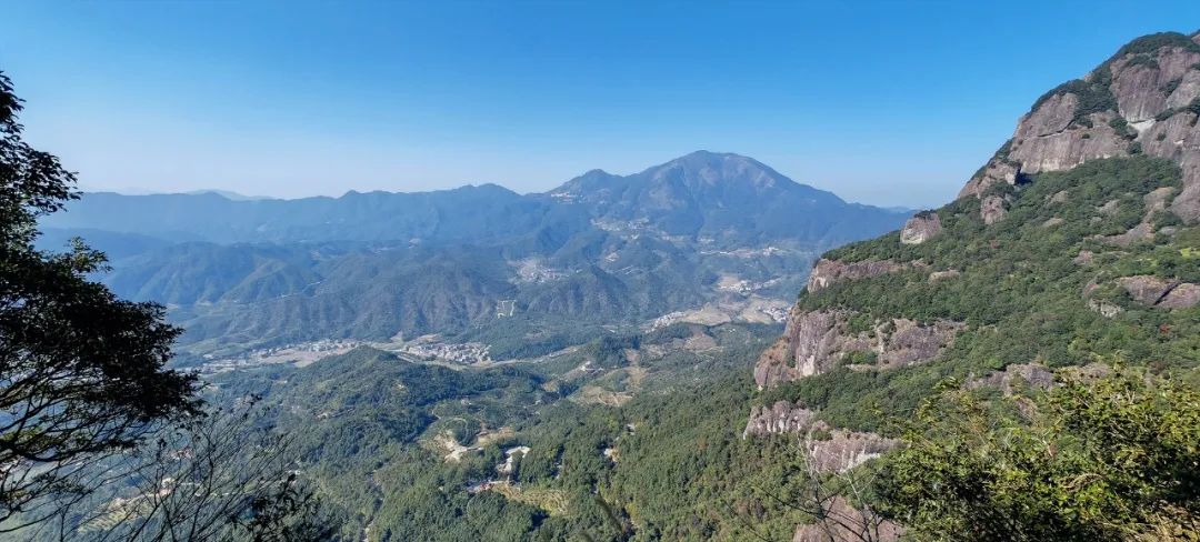 曾先国·漳州平和写生丨白云扶我穿霞过，水浸云山入井池