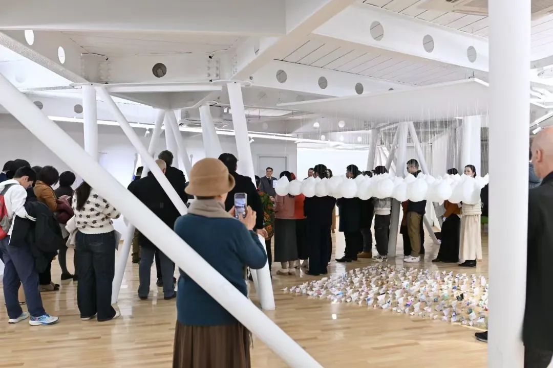 乌拉圭艺术家费德里克·阿尔诺作品展“梦中的风景”在北京开幕，展期至明年1月18日