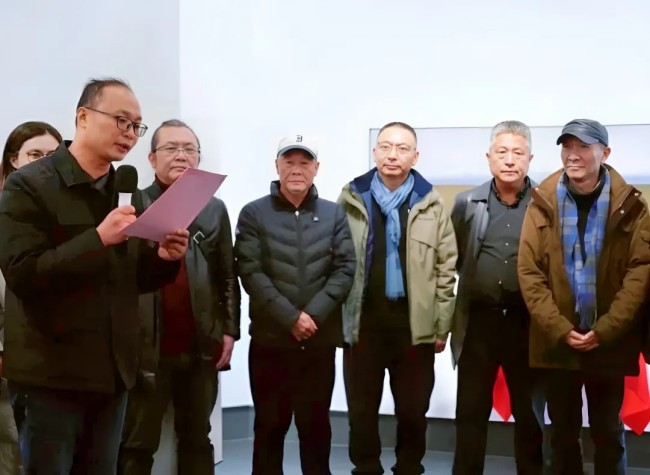 “静默如初——陆庆龙的绘画艺术”作品展在无锡江阴市开展，学术座谈会同期举办