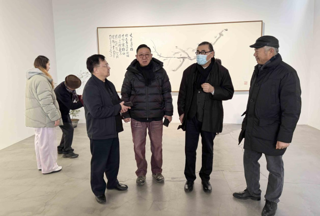 “舒卷任天真——范存刚书画展”昨日在北京开幕，展期至1月12日