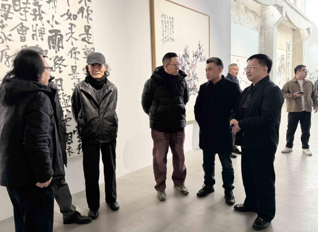 “舒卷任天真——范存刚书画展”昨日在北京开幕，展期至1月12日