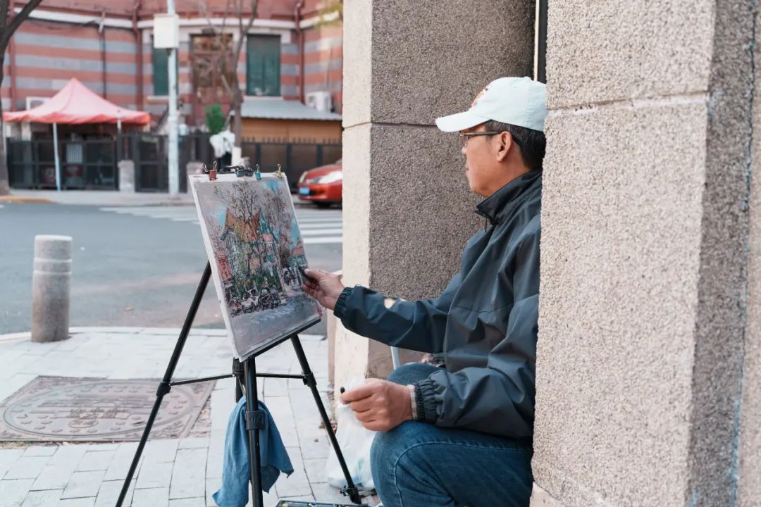 齐宝成·油粉写生新作 | 寻常巷陌映眼帘，烟火气息暖画面