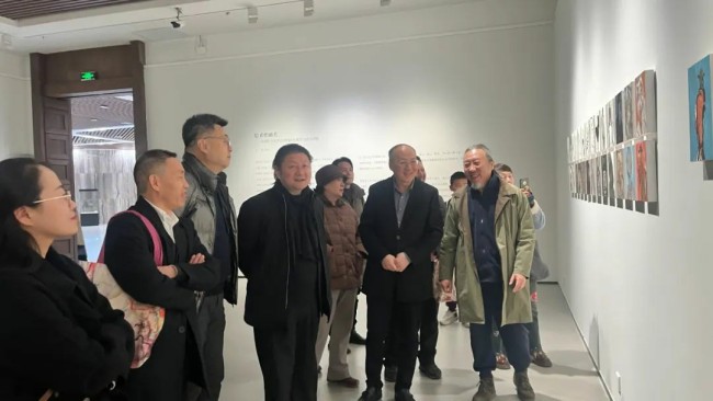 “隐者的面孔：党震绘画作品展”在西安崔振宽美术馆开展，展期至明年1月15日