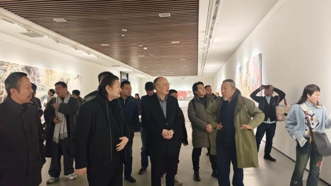 “隐者的面孔：党震绘画作品展”在西安崔振宽美术馆开展，展期至明年1月15日