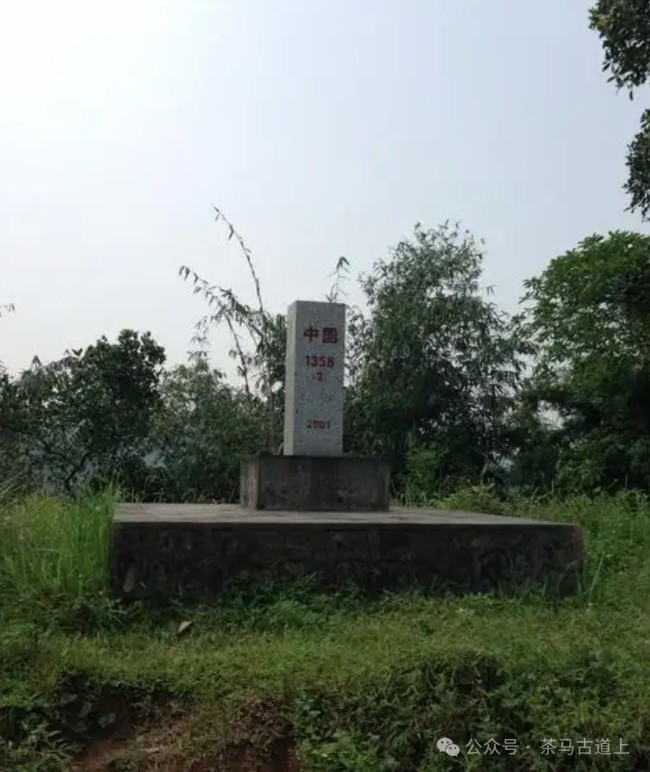 随舒建新前往广西东兴市竹山村，回首那段清王朝屈辱界碑的历史记忆