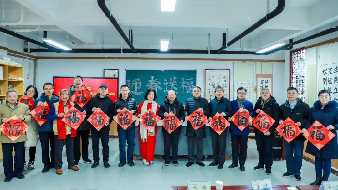 挥毫写新春 翰墨进校园 | 青岛市书法家协会昨日走进青岛恒星科技学院举行文化公益活动