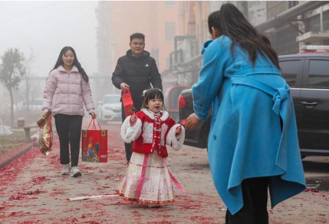 赶大集、贴春联、回娘家......齐鲁大地的这些年俗文化让春节“年味儿”更浓！