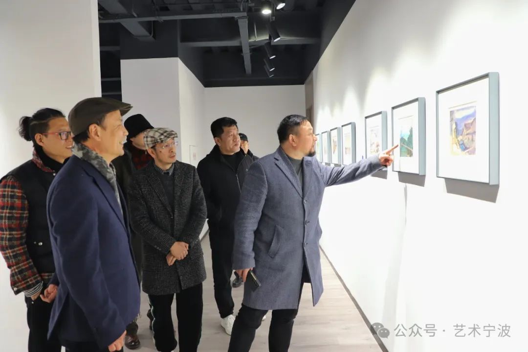 关于自然、媒介与人文的深度对话 | “周崇涨水彩写生作品展：心中的自然”昨日在宁波开幕