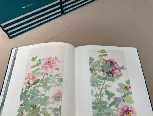 李恩成·没骨花鸟画丨赋予花鸟虫草以灵动的人性内涵，营造出充满东方审美韵致的高格意境