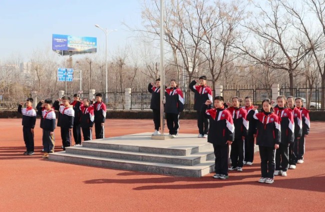 山师天衢新区杨庄实验小学昨日举办“未来已来逐梦行 金蛇纳福谱新篇”开学系列活动