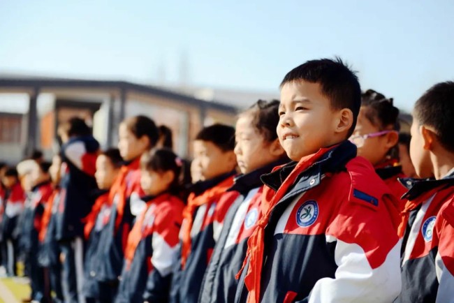 山师天衢新区杨庄实验小学昨日举办“未来已来逐梦行 金蛇纳福谱新篇”开学系列活动