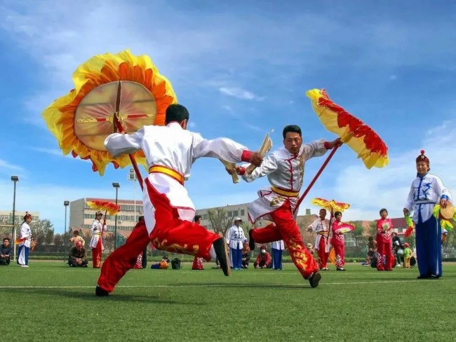 当现代社交媒体遇见古老民间艺术，登上同城热搜榜还奇怪吗？ | 起底济南商河鼓子秧歌千年“非遗”传承的密码