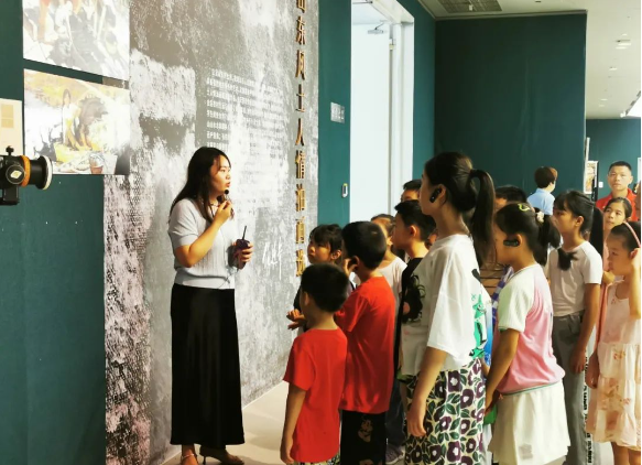 “何以燎原——山东风土人情油画文献研究展”获评文旅部 “2024年全国美术馆馆藏精品展出季活动” 优秀项目