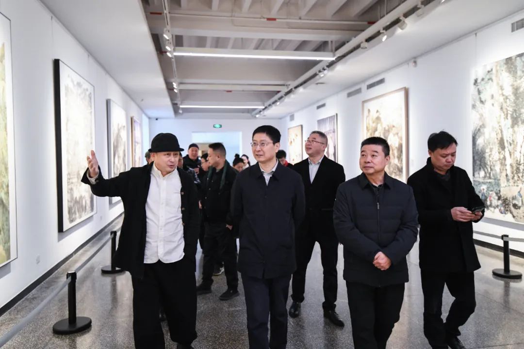 “第六届中国民族美术作品展览”昨日在贵州美术馆开幕，展期至3月23日