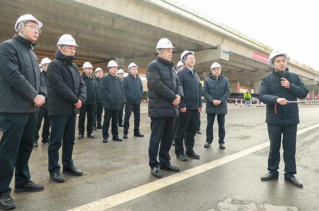 山东高速集团党委书记、董事长王其峰昨日带队督导高速公路建设项目复工复产和安全生产工作