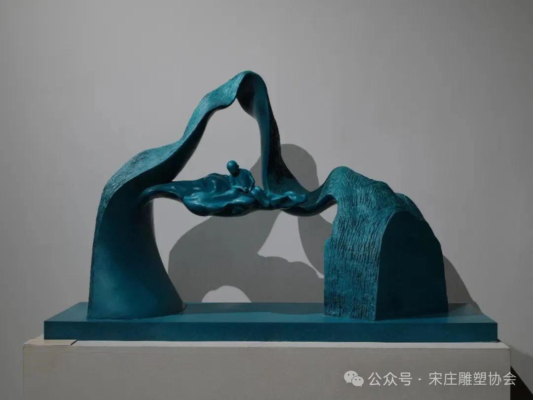 宋庄艺术区·户外美术馆计划2024——工作室雕塑大展 | 陈辉：让雕塑洋溢着对情感意识的挖掘与关怀