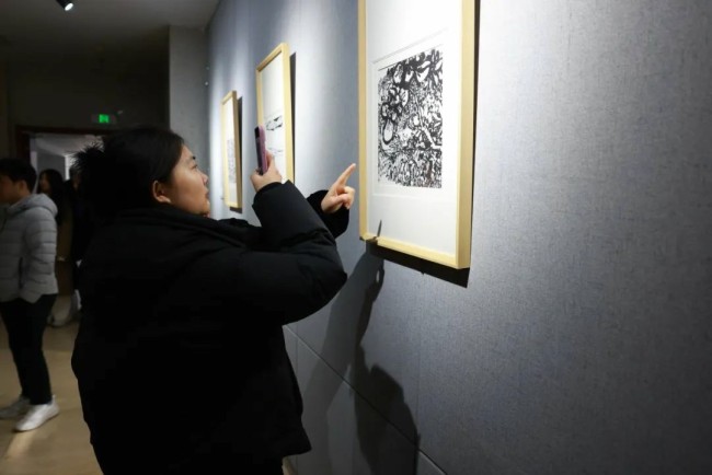 水墨交融焕发时代生机 | “写意上合——王犁、聂松、王震宙三人画展”昨日在青岛胶州美术馆启幕