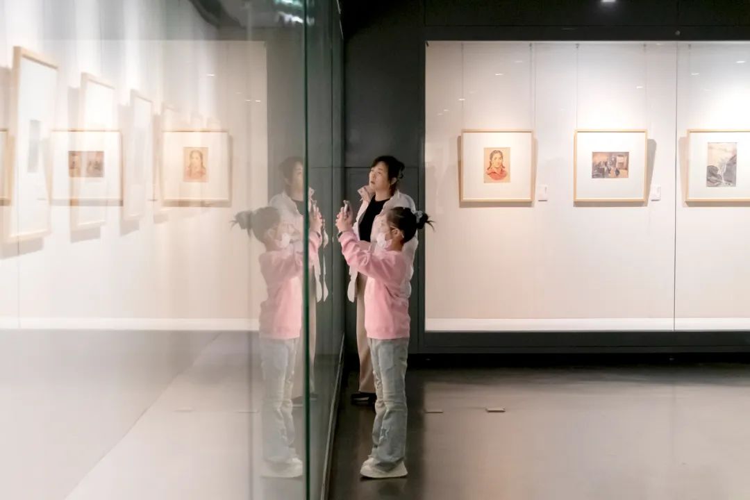 “时代华彩——新中国水彩画的实践与嬗变专题展（南京站）”昨日在江苏省美术馆开展