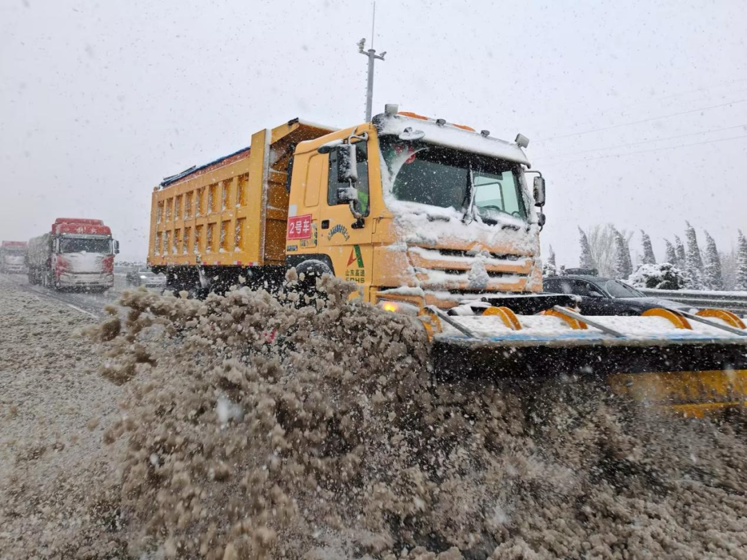 全力、专业、高效！山东高速股份多个权属单位“以雪为令”开展道路除雪保畅攻坚战