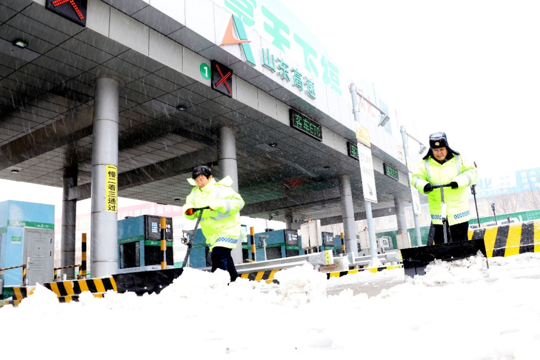 全力、专业、高效！山东高速股份多个权属单位“以雪为令”开展道路除雪保畅攻坚战