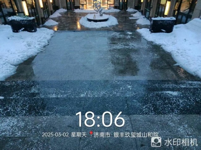 不惧风雪，彻夜奋战——银丰物业暴雪来临冲在前，为居民出行保驾护航