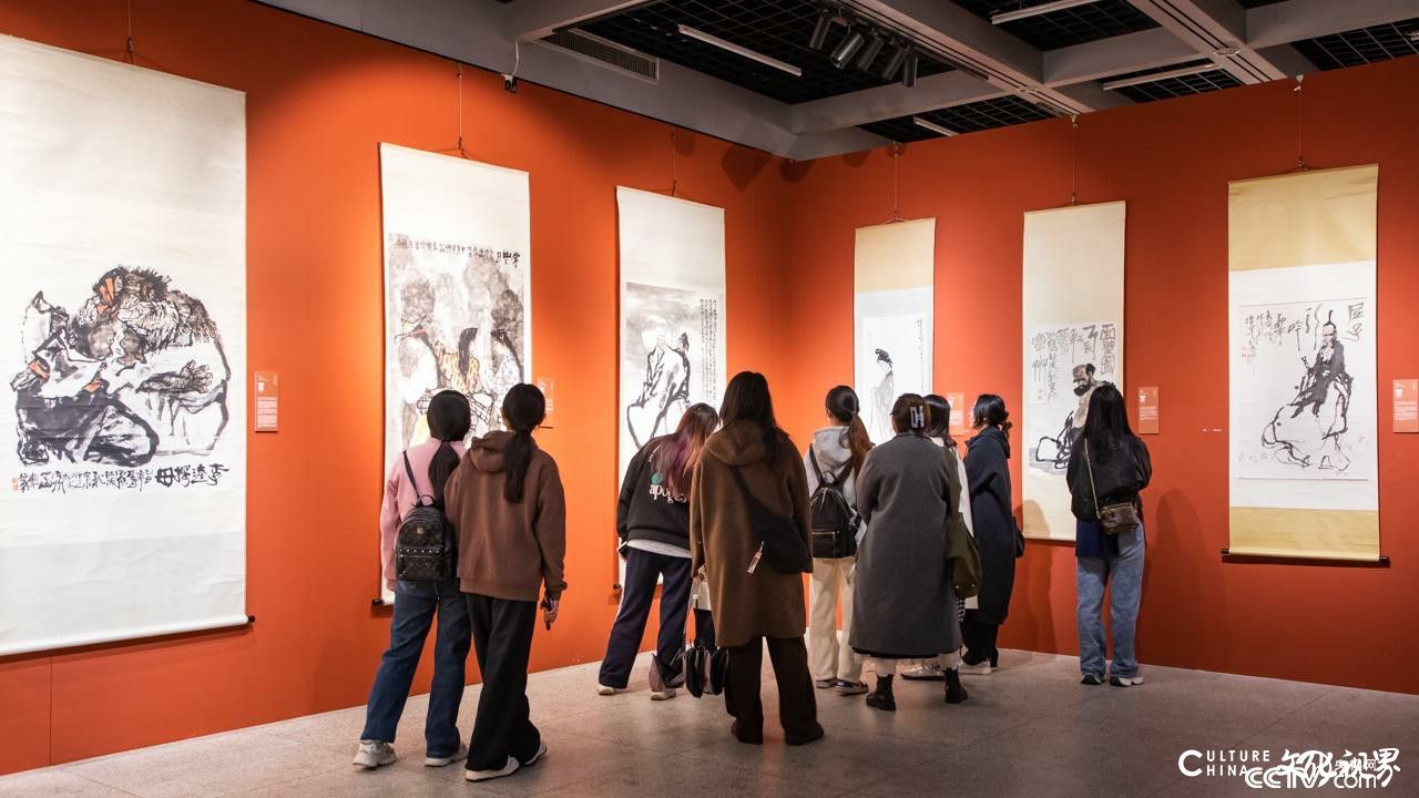  “情申申・映像——林俊龙、李淑华、林任菁艺术之家中国画作品展”昨在福州开展