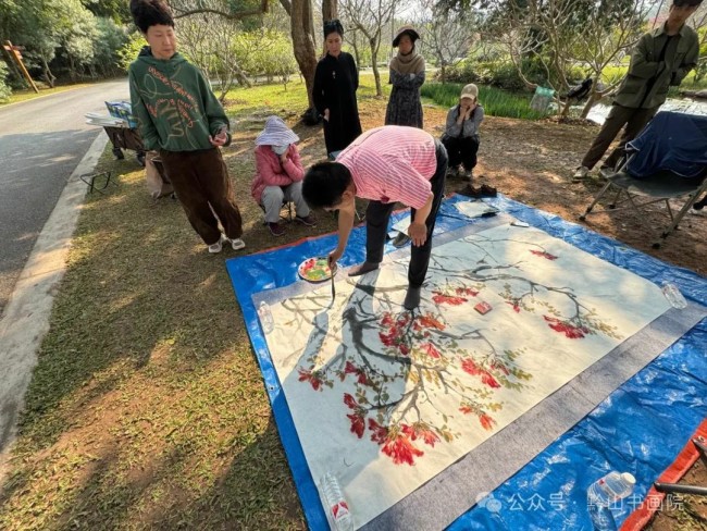 墨舞丹青，“焰”照雨林——岳黔山笔下的西双版纳火焰花