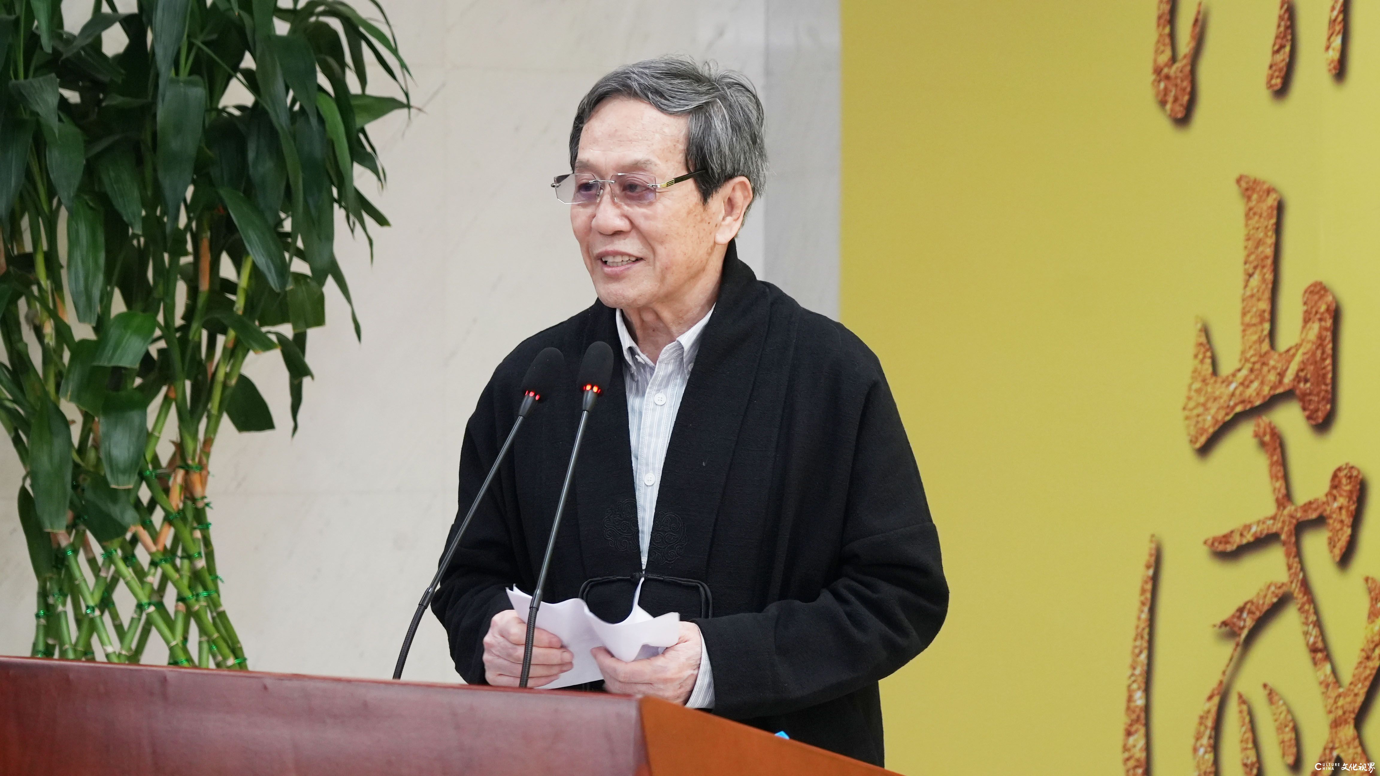 “流金岁月——杜仲增从艺70年书画印作品回顾展”昨日在济南开幕