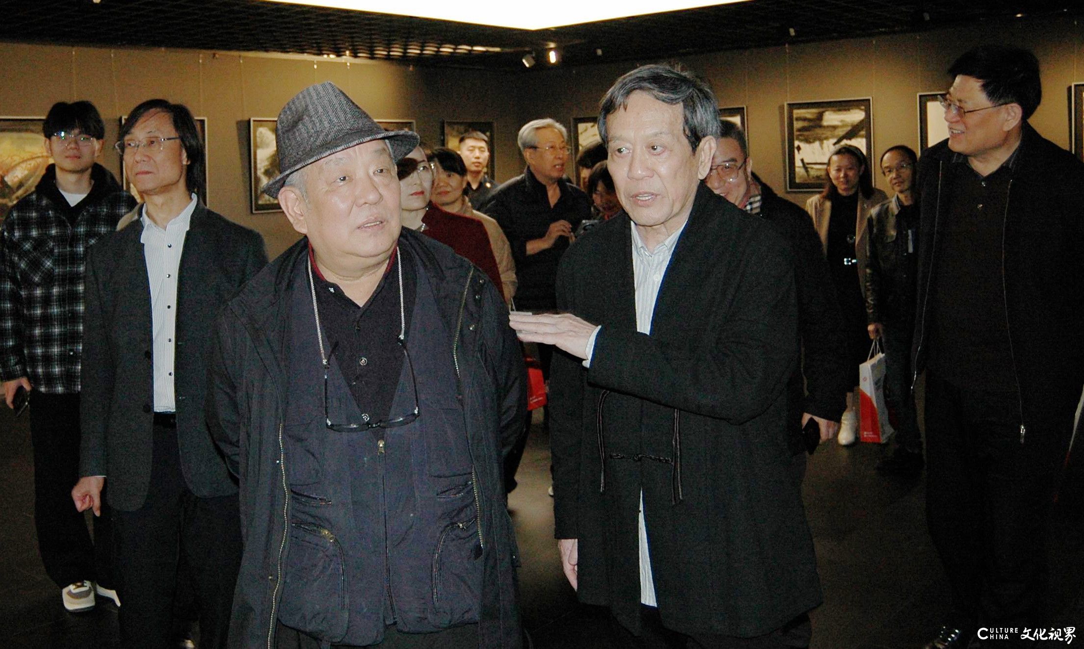 “流金岁月——杜仲增从艺70年书画印作品回顾展”昨日在济南开幕