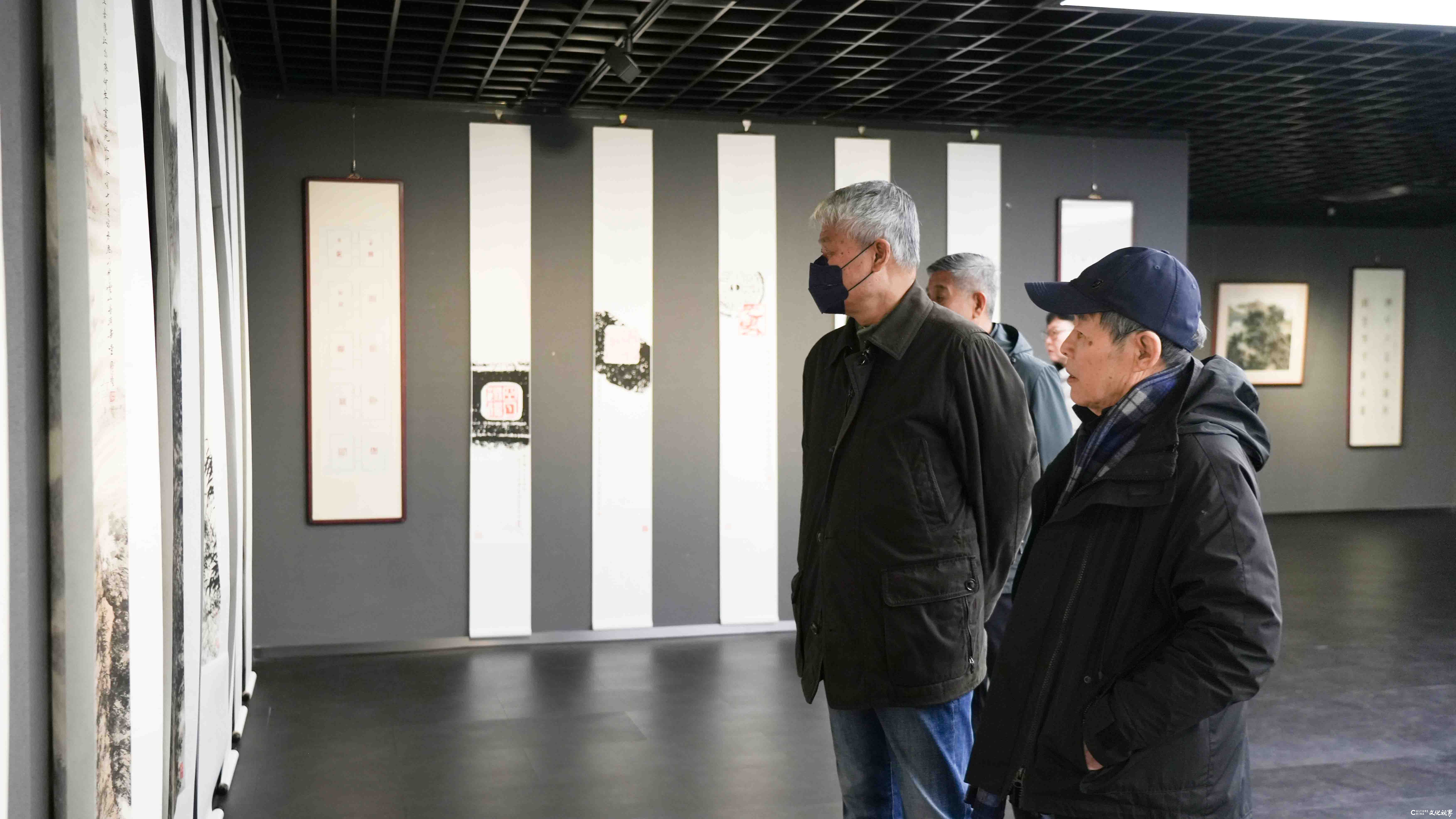 “流金岁月——杜仲增从艺70年书画印作品回顾展”昨日在济南开幕